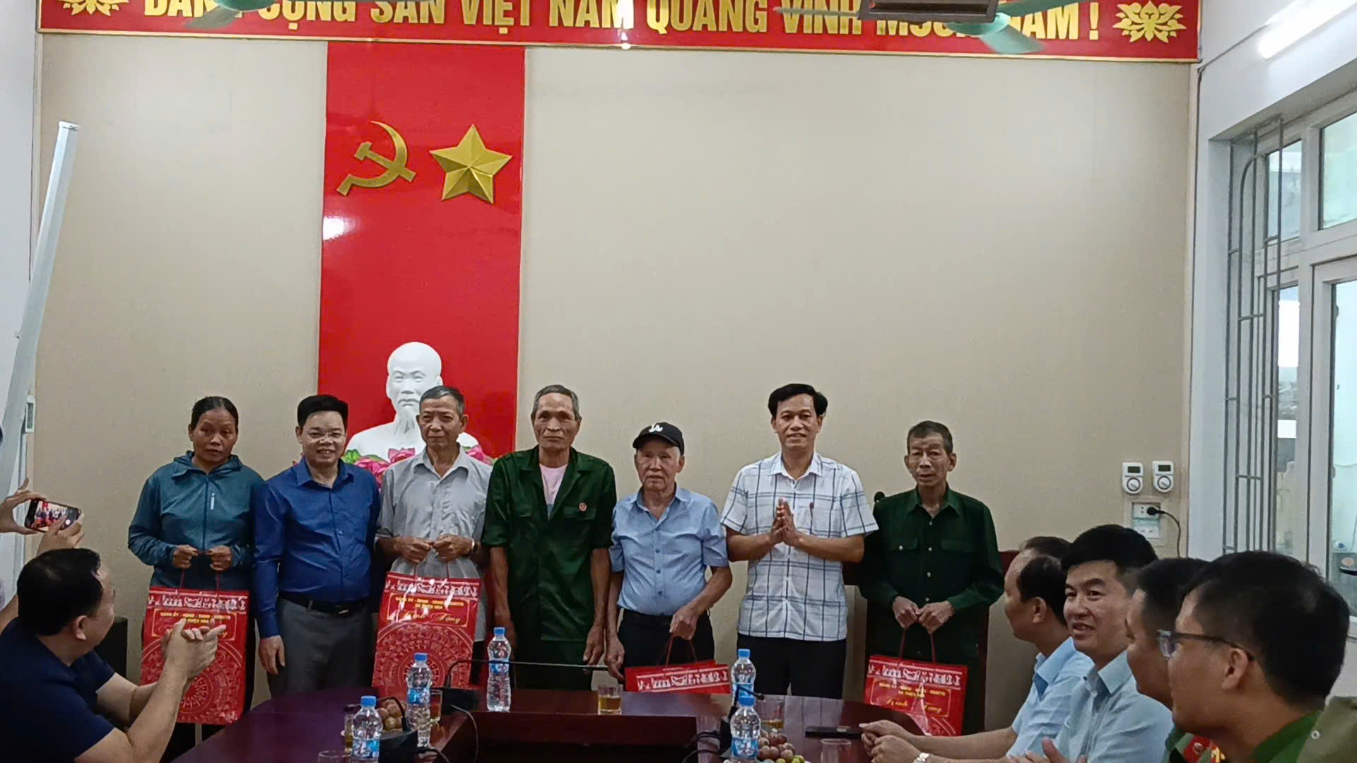 Anh-tin-bai